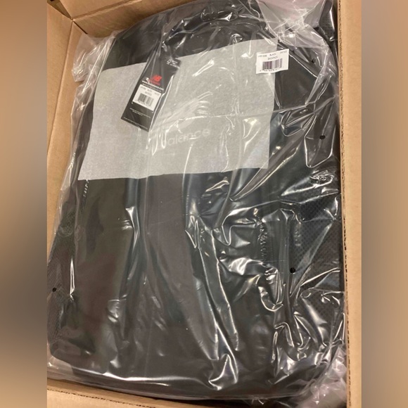 New Balance Laptop Backpack, Commuter Travel NWT
Bag for Men and Women, Blk 19” - Picture 8 of 8